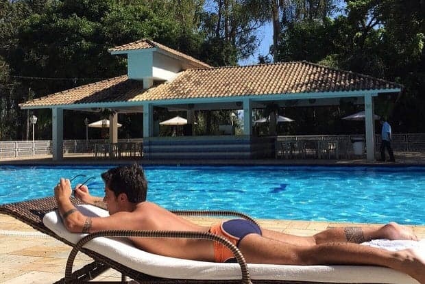 Thammy Miranda gera comentários após postar foto sem camisa