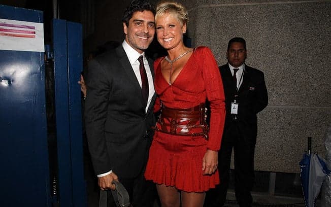 Xuxa ganha declaração do marido em rede social; confira