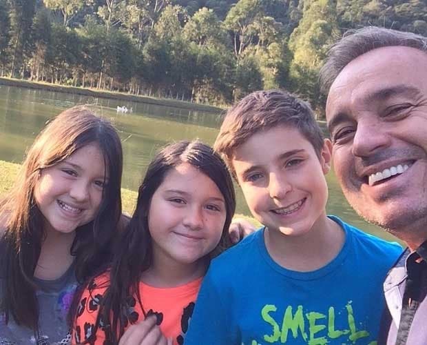 Filhos de Gugu vão morar em outro país; apresentador segue no Brasil