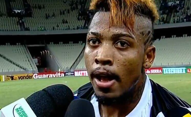Vídeo da Hora: Jogador dá entrevista bizarra após saber que estava fora do próximo jogo