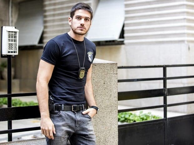Marco Pigossi se irrita com falsa entrevista de que seria gay: "Prazer não tem gênero"