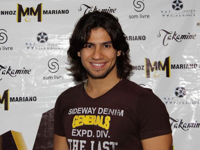 Mariano, da dupla com Munhoz, sensualiza e exibe o corpo na internet