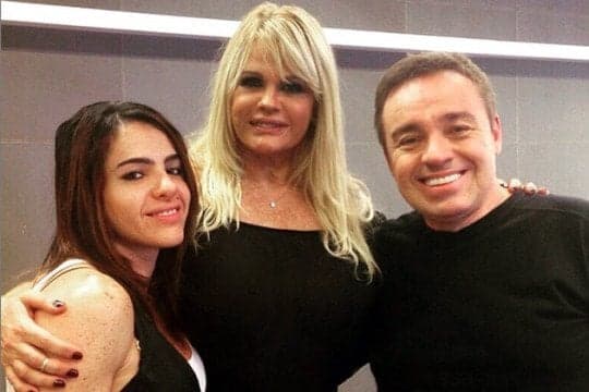 Monique Evans sobre namorada: "Ela está sendo a pessoa que me leva no colo"