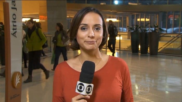 Repórter iniciante é promovida ao "Jornal Nacional" e causa ciumeira na Globo
