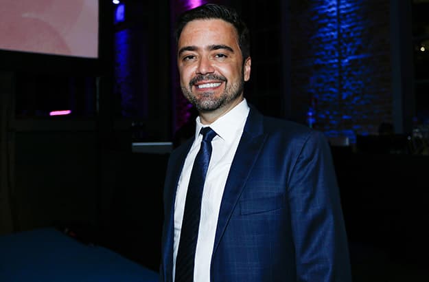 Daniel Ortiz deve escrever remake para a faixa das 19h da Globo
