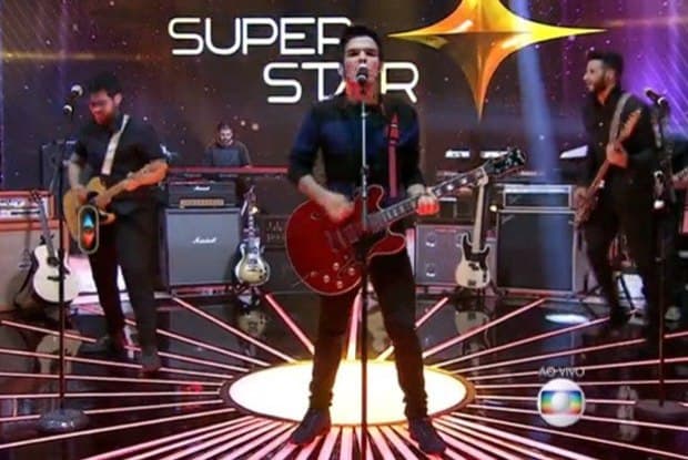 Falha técnica levanta suspeitas de que bandas usam playback no "Superstar"