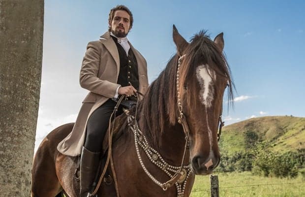 Rafael Cardoso grava novela com seu próprio animal de estimação