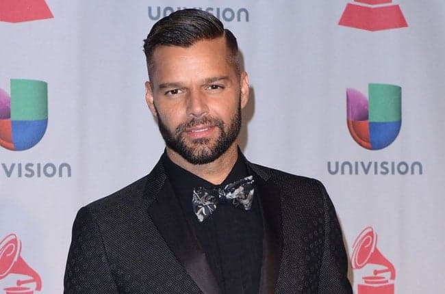 Telespectador de "Babilônia", Ricky Martin passa a seguir ator após cena sem camisa na novela