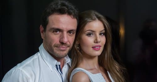 "Perdi o sono por meses", diz Camila Queiroz sobre cenas quentes com Lombardi