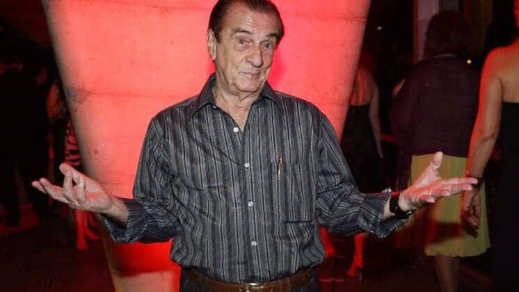 Orlando Drummond, o Seu Peru, segue internado no RJ