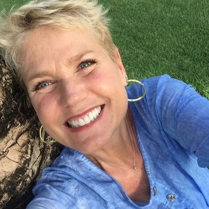 Xuxa grava matéria para seu programa em Curaçao