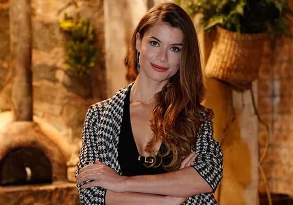 "A maternidade te joga um balde de realidade", diz Alinne Moraes