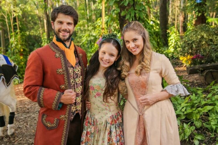SBT se arma para estreia de nova novela e faz grade "anormal" para tentar despistar a Record