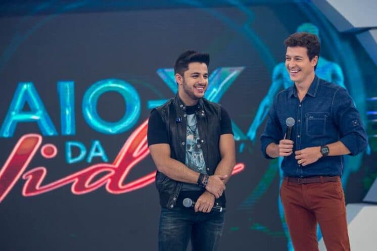 Amigo pessoal de Cristiano Araújo, Rodrigo Faro entrevista pai do cantor