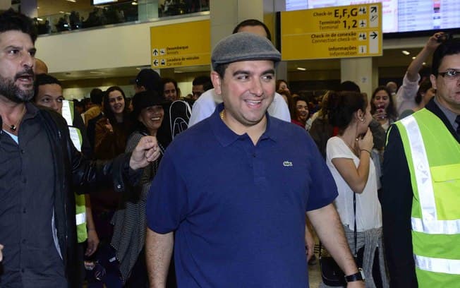 Apresentador da Record causa tumulto em aeroporto de São Paulo