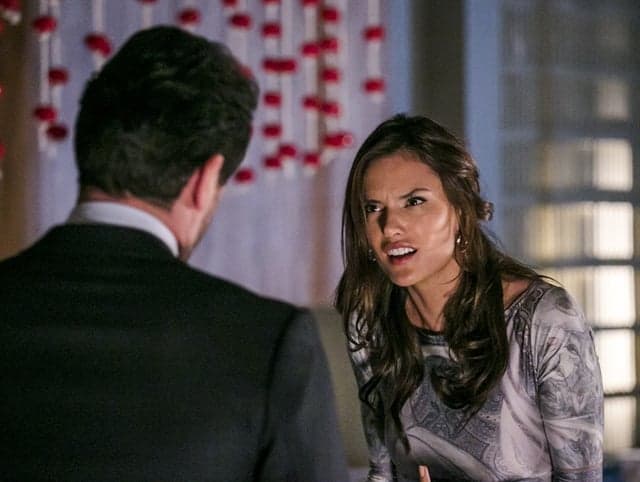 "Verdades Secretas": Determinado a conquistar Carolina, Alex termina com Samia