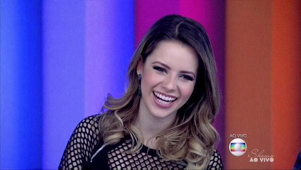Sandy limita tempo de TV do filho: "Vinte minutos"