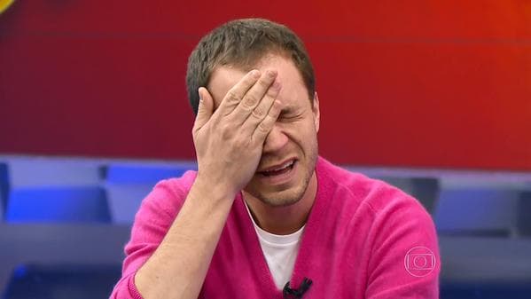 Apesar de choro, Tiago Leifert passa a ganhar o dobro na Globo