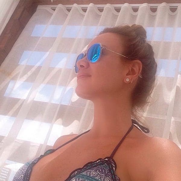 "Bom olhar pra dentro de si", diz Eliana ao postar foto de biquíni