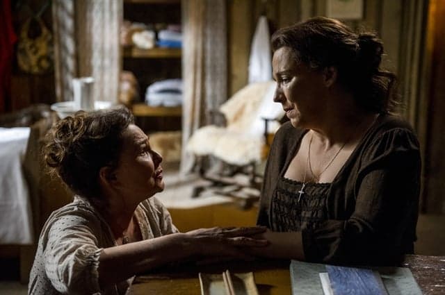 "Além do Tempo": Emília revela seu maior segredo