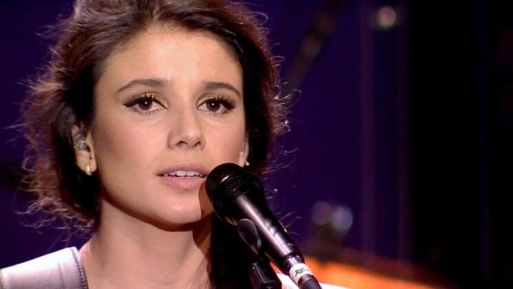 Chamada de "sem sal", Paula Fernandes rebate seguidor