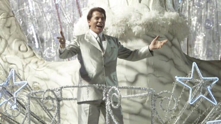 Silvio Santos oferece R$ 3 mil para quem achar terno usado em carnaval de 2001