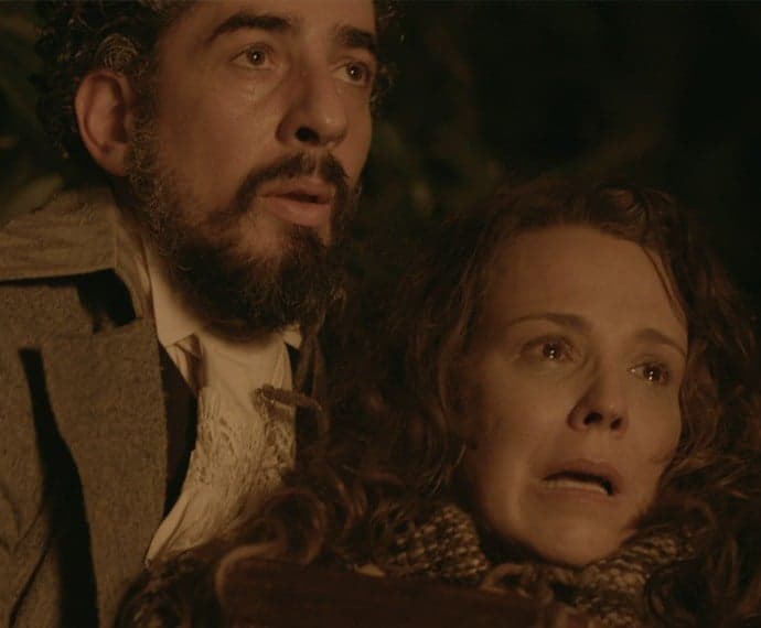 "Além do Tempo": Emília fica presa em incêndio e é salva por cocheiro misterioso; confira o resumo do capítulo desta segunda-feira (20)
