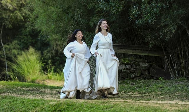 "Além do Tempo": Lívia e Rita fogem do convento