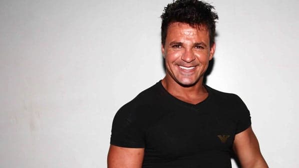 Eduardo Costa ostenta com Ferrari caríssima comprada de Gusttavo Lima