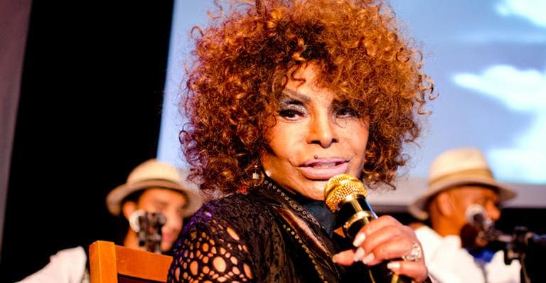 Elza Soares cantou música com palavrão no Encontro da Globo (Foto: Divulgação) Elza Soares cantou música com palavrão no Encontro da Globo (Foto: Divulgação)