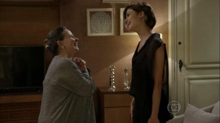 Falha em "Babilônia" faz membro da equipe da novela aparecer em cena