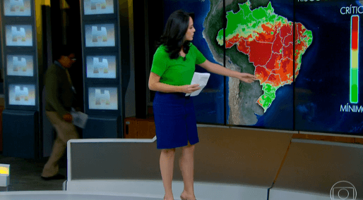 Vídeo da Hora: Homem tropeça ao vivo no "Jornal Hoje"; assista!