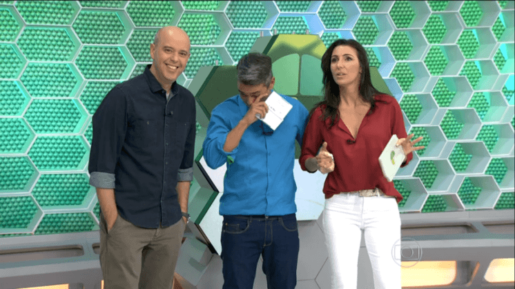 Emocionado, Ivan Moré cai no choro em sua despedida do "Esporte Espetacular"