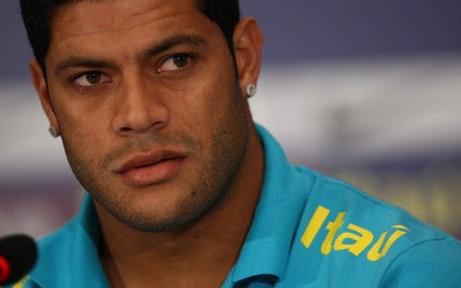 Jogador Hulk posta foto só de cueca e ganha elogios de fãs: "que delícia"