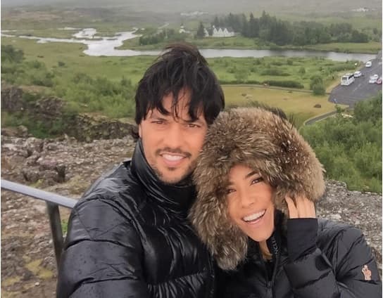 De férias com o marido, Patrícia Abravanel curte as férias na Islândia