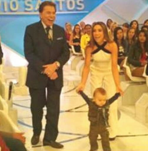 Silvio Santos recebe visita do neto, filho de Patrícia Abravanel, na TV