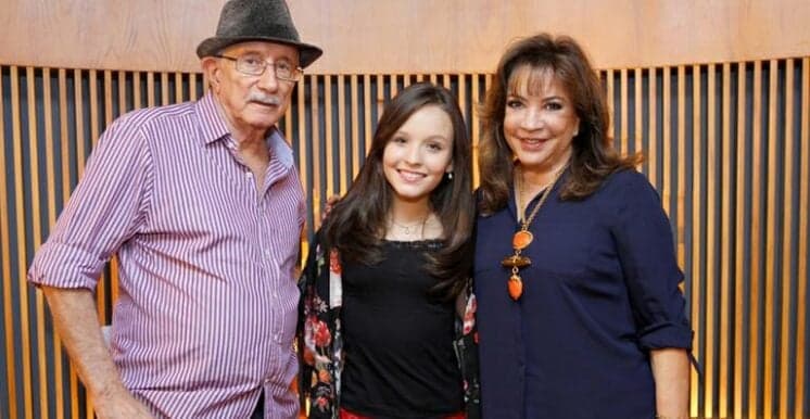 Protagonista de nova novela do SBT, Larissa Manoela revela que recebeu convite da Globo