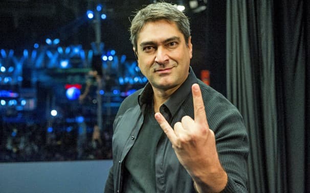 Zeca Camargo recusa proposta da Record para comandar "A Fazenda"