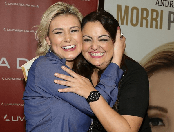 Após rivalidade, Fabíola Reipert prestigia Andressa Urach em lançamento