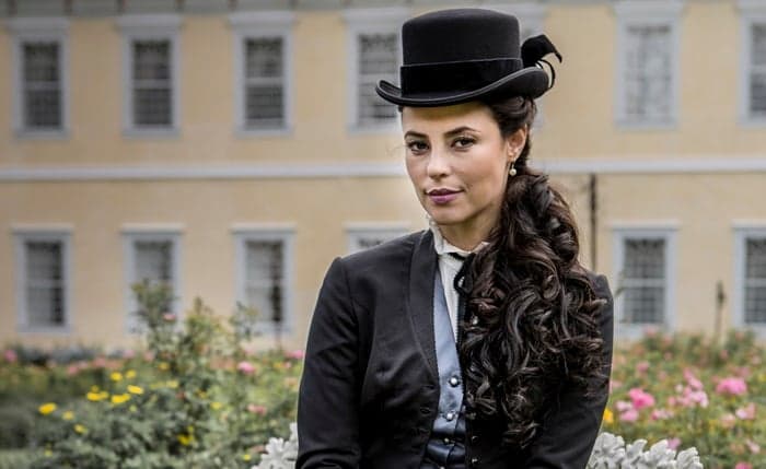 Assessoria de Paolla Oliveira vende atriz como protagonista de "Além do Tempo"
