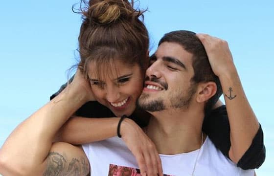 Camilla Camargo fala sobre cenas quentes com Caio Castro em filme