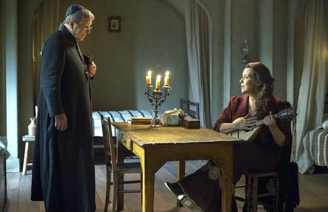 "Além do Tempo": Padre Luís questiona Emília sobre a estadia dela em Campobello, mas ela desconversa