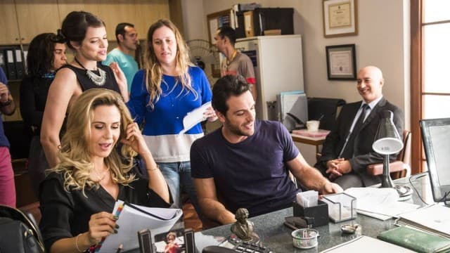 Elenco de “Verdades Secretas” se diverte nos bastidores