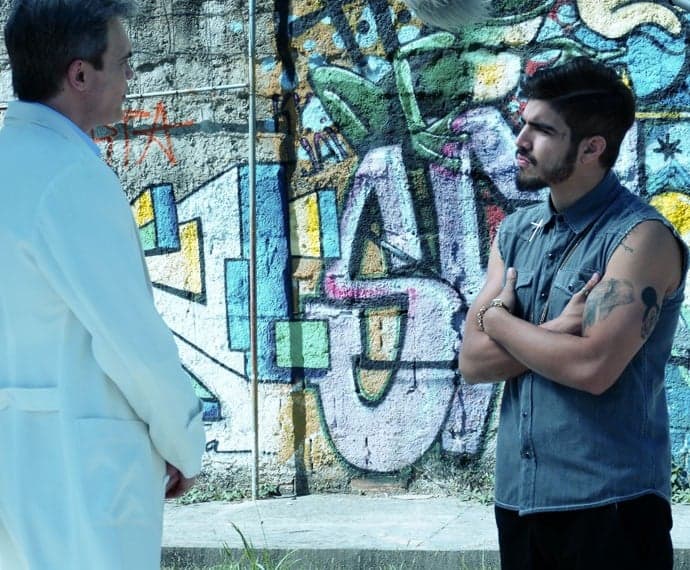 "I Love Paraisópolis": Tomás oferece dinheiro a Grego em troca de favor; confira o resumo do capítulo desta quinta-feira (20)