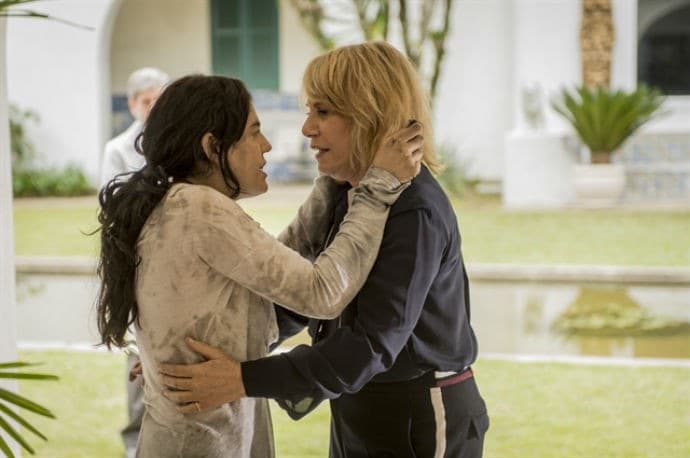 Bárbara Paz fala sobre sua personagem em "A Regra do Jogo": "Vive em dois mundos"