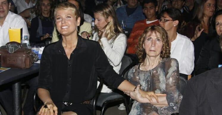 Xuxa emociona todos ao levar a mãe para conhecer o RecNov