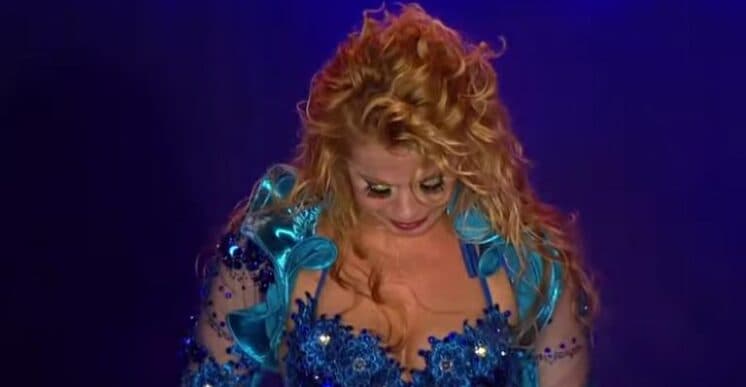 Joelma surpreende e dispara: "Ser humano é que trai, a lua não trai não"