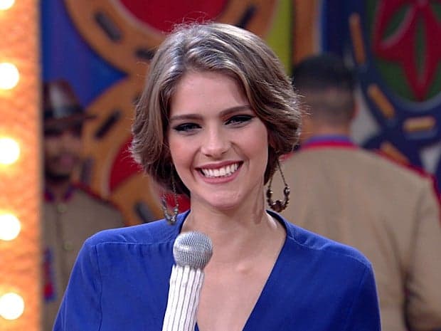 Isabella Santoni raspa a cabeça para novela e é comparada a Justin Bieber