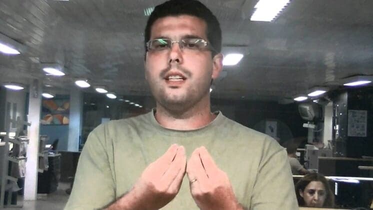 Comentarista esportivo bate a cabeça e tem traumatismo após acidente em futebol