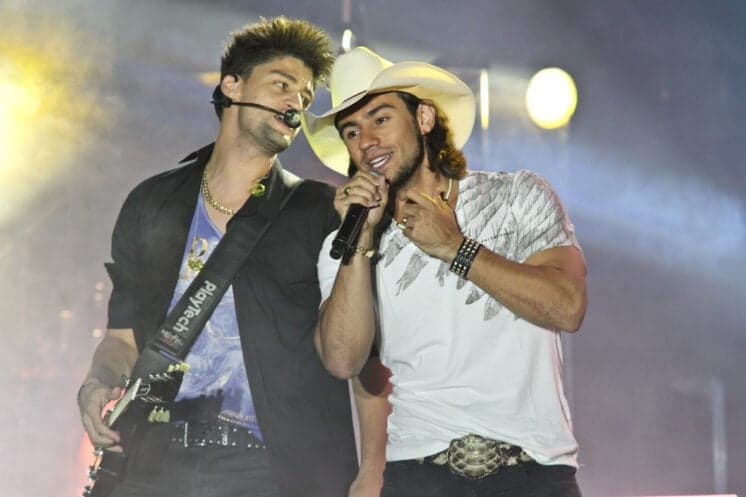 Show de Munhoz e Mariano termina em confusão em São Paulo; confira